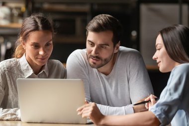 female-mortgage-broker